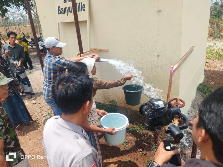 Polisi Bangun Sumur Bor di Banyuwangi Warga Bisa Nikmati Air Bersih Meski Musim Kemarau