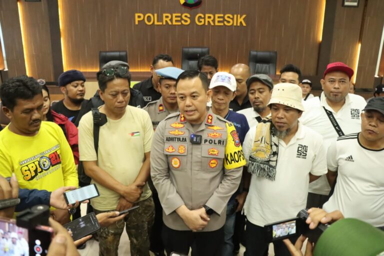 PNSSI Kunjungi Polres Gresik Sampaikan Permohonan Maaf Atas Kericuhan di Stadion Gelora Joko Samudro