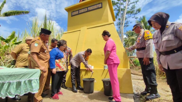 Kapolres Lumajang Resmikan Sumur Bor Bantu Kebutuhan Air Bersih Untuk Warga