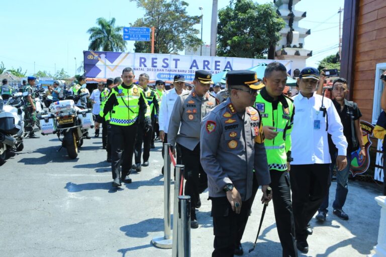 Kapolda Jatim Cek Kesiapan Ops Lilin Semeru dan Jalur Pantura Surabaya – Banyuwangi dengan Patroli Bermotor
