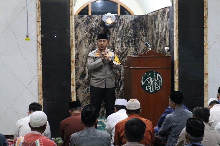Cooling System Kapolres Kediri Kota Sambangi Jemaah Masjid As Sakinah