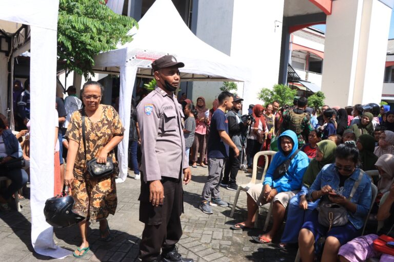 Kolaborasi Polres Blitar Kota dan Pemkot Gelar Pasar Murah Jelang Ramadhan