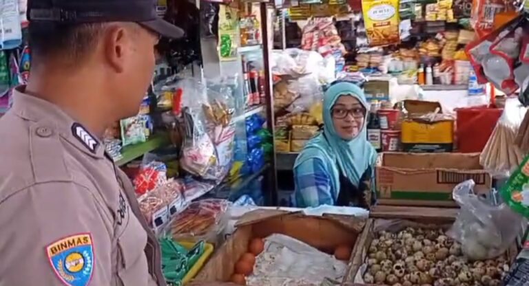 Cegah Panic Buying Jelang Ramadhan, Polsek Sukun Aktif Monitoring Pasar Tradisional