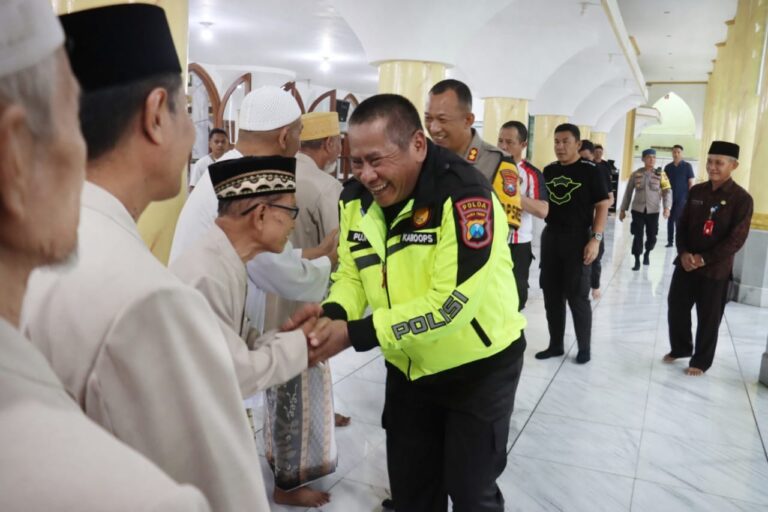 Jelang Ramadhan, Polda Jatim Beri Bantuan Ratusan Marbot se Kabupaten Lumajang