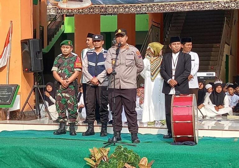 Polsek Sukun Kawal Kirab Ramadhan MIN 2 Kota Malang, Kapolsek Berpesan Liburan Manfaatkan Untuk Kebaikan