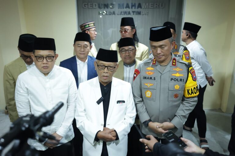 Ketua MUI KH Anwar Iskandar Ajak Para Kyai,Ulama dan Ustadz Jaga Persatuan Bangsa
