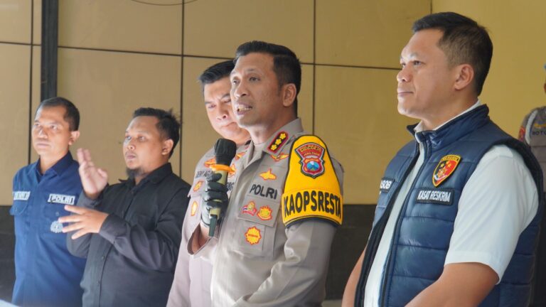 Polresta Sidoarjo Berhasil Amankan 10 Orang Anggota Gangster Konvoi Bersajam
