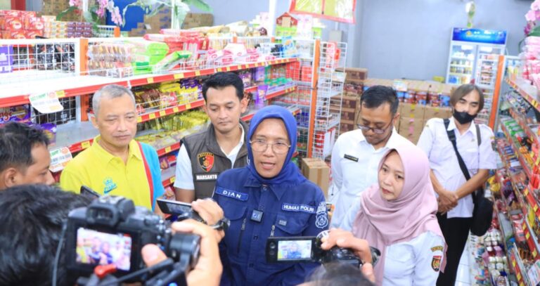 Jelang Lebaran Satgas Pangan Ngawi Cek Bahan Pangan di Sejumlah Supermarket dan Pasar