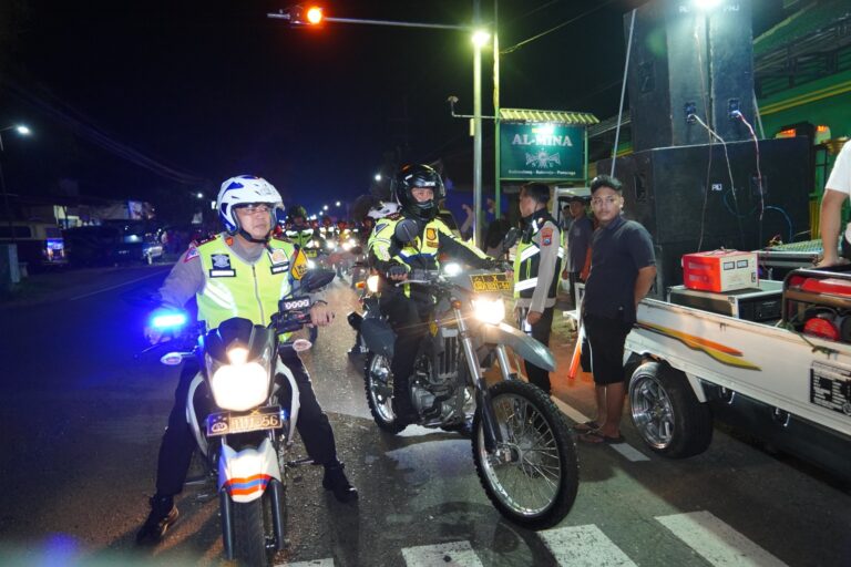 Patroli Gabungan TNI-Polri Jaga Ketertiban Malam Takbir di Ponorogo, 17 Mobil Membawa Sound Horeg Dipulangkan