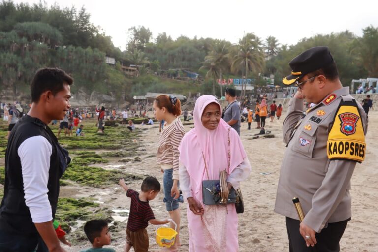 Polres Pacitan Siagakan Personel di Sejumlah Objek Wisata Pastikan Pengunjung Aman dan Nyaman