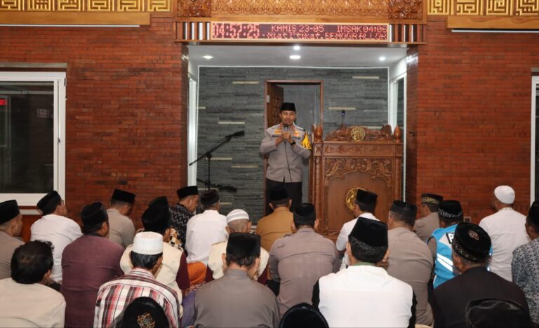 Safari Sholat Subuh di Masjid Al Khalid, Kapolres Kediri Kota Sampaikan Pesan Kamtibmas
