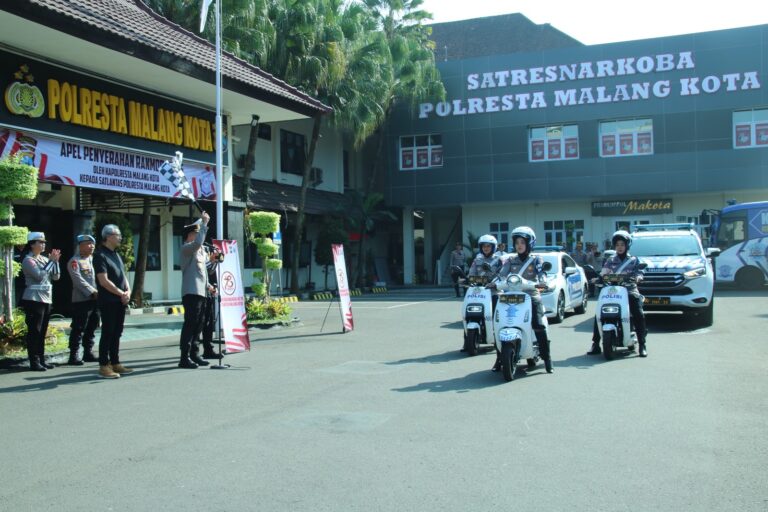 Dukung Go Green Mister E Bike Hibahkan Motor Listrik Ke Satlantas Polresta Malang Kota
