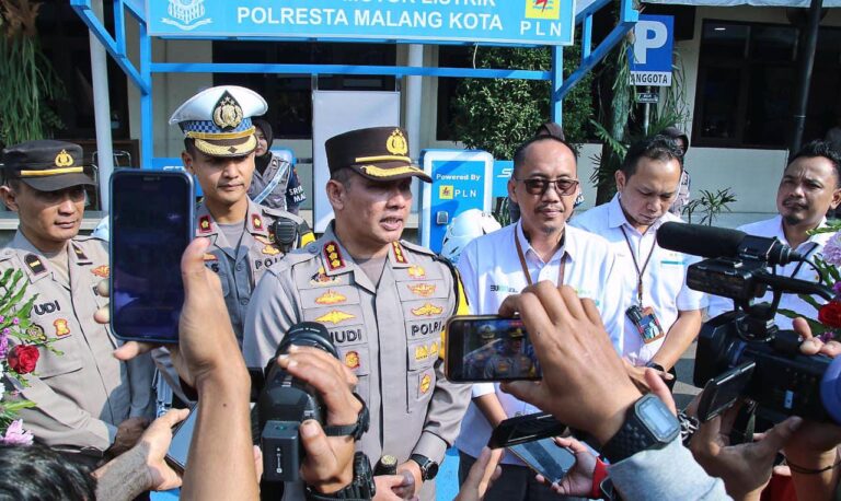 Dukung Kurangi Gas Buang, Kapolresta Malang Kota Launching SPKLU, Hasil Kolaborasi dengan PT PLN
