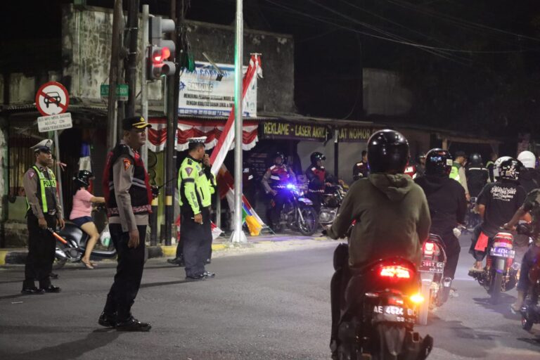 Polres Madiun Kota Gelar Penyekatan Jalur Perbatasan pada Pengesahan Warga Baru Pandan Alas