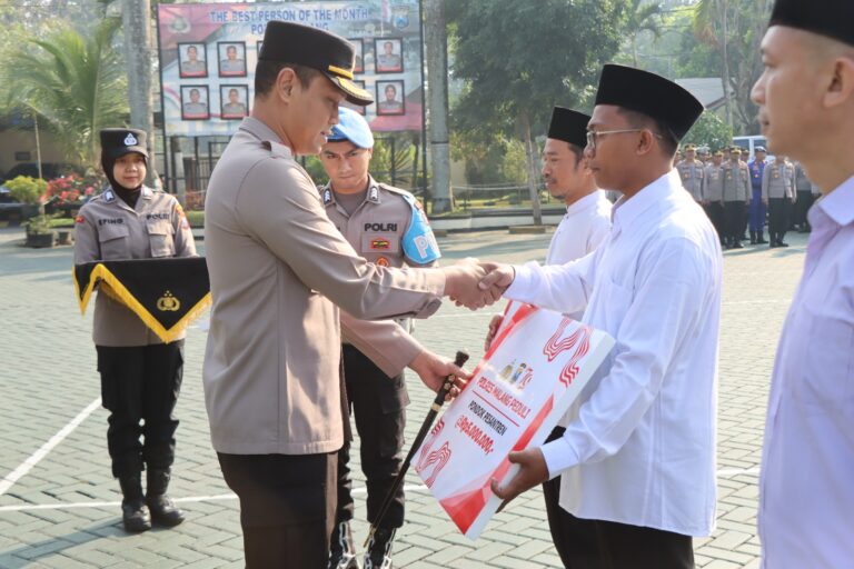 Sambut HUT RI ke-79, Polres Malang Salurkan Bantuan untuk Rumah Ibadah, Ponpes, dan Panti Asuhan