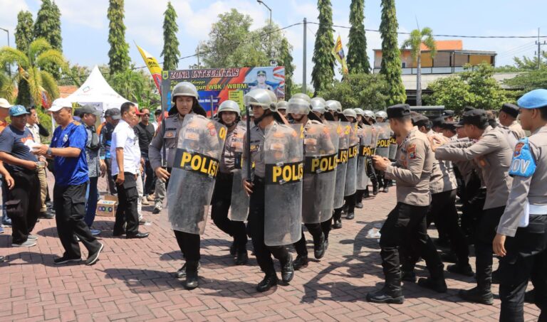 Ratusan Personel Polres Probolinggo Simulasikan Pengamanan Pilkada 2024