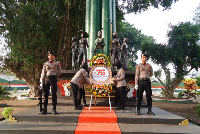 Peringati Hari Jadi ke-76 Polwan Polres Ponorogo Gelar Ziarah ke Makam Pahlawan