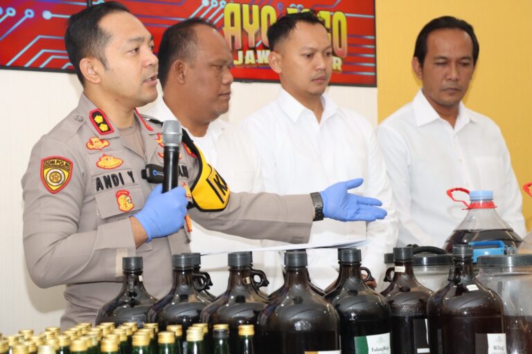 Polres Batu Ungkap Home Industri Minuman Beralkohol Diduga Ilegal