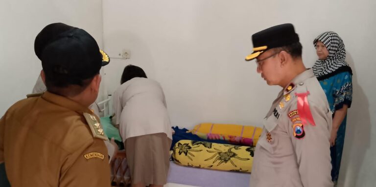 Dokkes Polresta Malang Kota Periksa Kesehatan Lansia Eks WNA dan Mengawal ke Panti Jompo