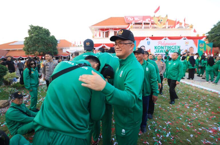 Berangkatkan Kontingen Jatim Berlaga di PON XXI Pj Gubernur dan Kapolda Jatim Beri Motivasi Atlet