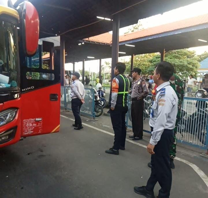 Dukung Pengamanan KTT IAF, Polresta Sidoarjo Patroli di Terminal Purabaya Bus Jurusan Bali Jadi Atensi