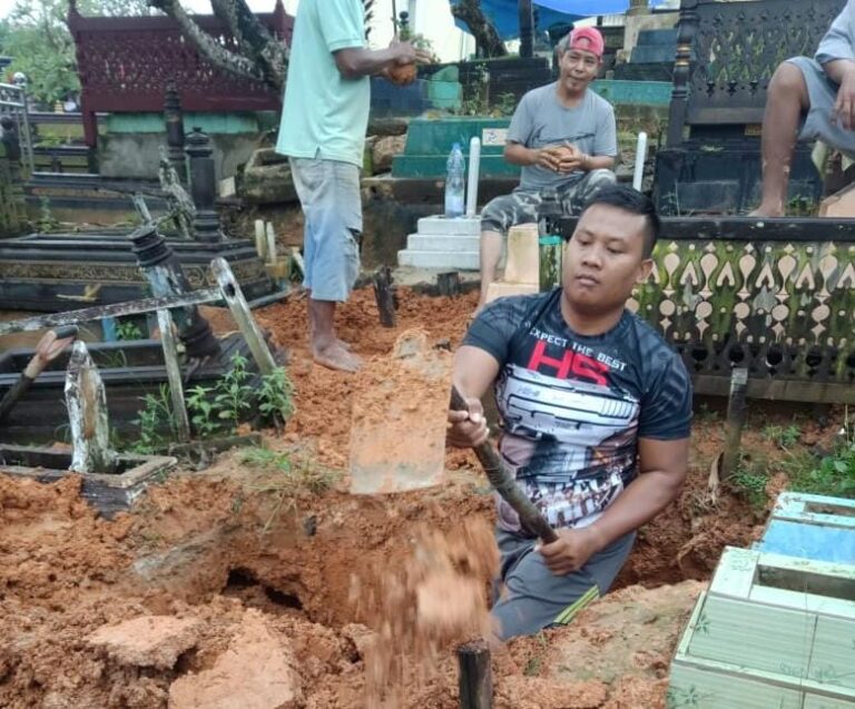 Kadivhumas Sampaikan Apresiasi Kapolri ke Anggota yang Jadi Penggali Kubur