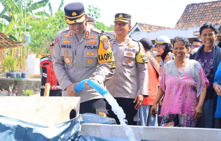 Polres Ngawi Kembali Salurkan Bantuan Air Bersih di 4 Desa