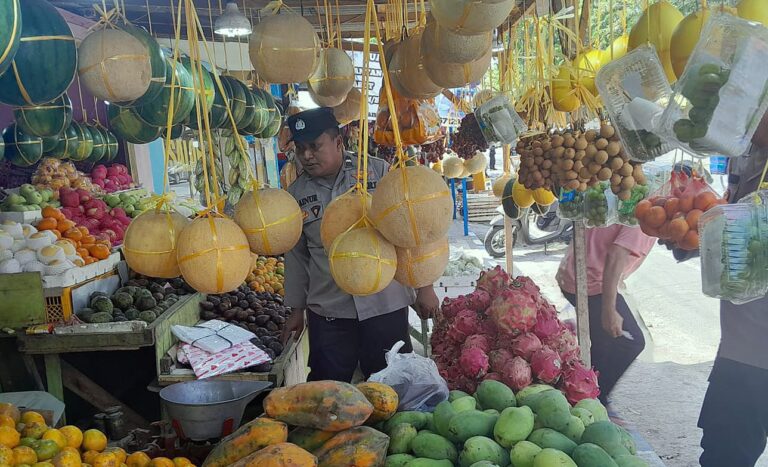 Polres Sampang Sambangi Pasar Tradisional Antisipasi Peredaran Uang Palsu