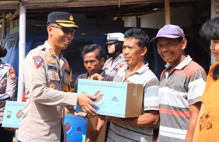 Sambut Hari Lalu Lintas Bhayangkara ke -69, Polres Ngawi Berbagi Sembako