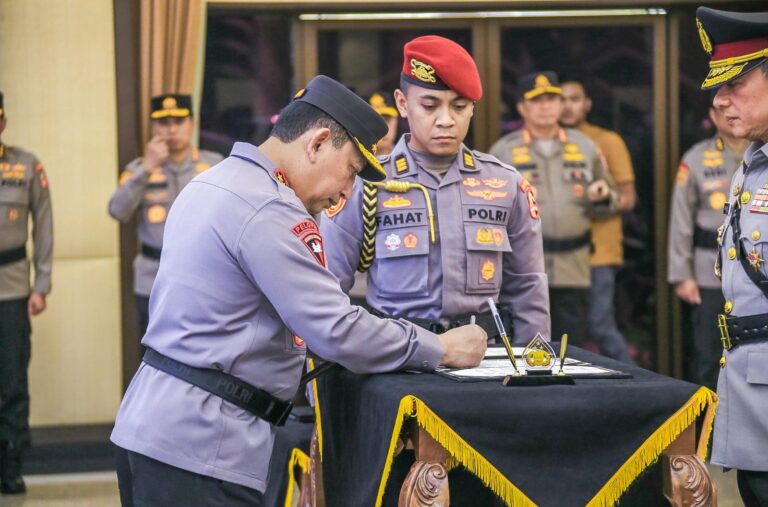 Kapolri Pimpin Pelantikan Sejumlah Kapolda dan Pengukuhan 2 Jabatan Baru di Polri