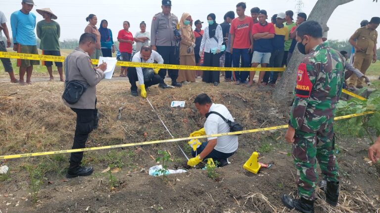 Polisi Berhasil Amankan Pasangan Kekasih Diduga Kuburkan Bayi di Area Persawahan Bojonegoro