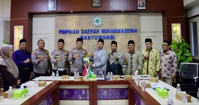 Cooling System, Kapolresta Banyuwangi Silaturahmi ke PD Muhammadiyah Pererat Sinergitas Wujudkan Pilkada 2024 Damai