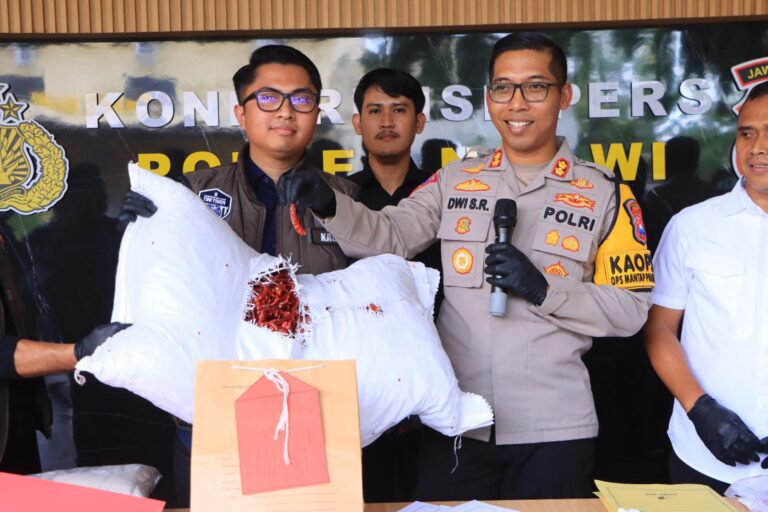 Polres Ngawi Berhasil Ungkap Penipuan Online, 5 Tersangka Lancarkan Aksinya dari Dalam Lapas Madiun