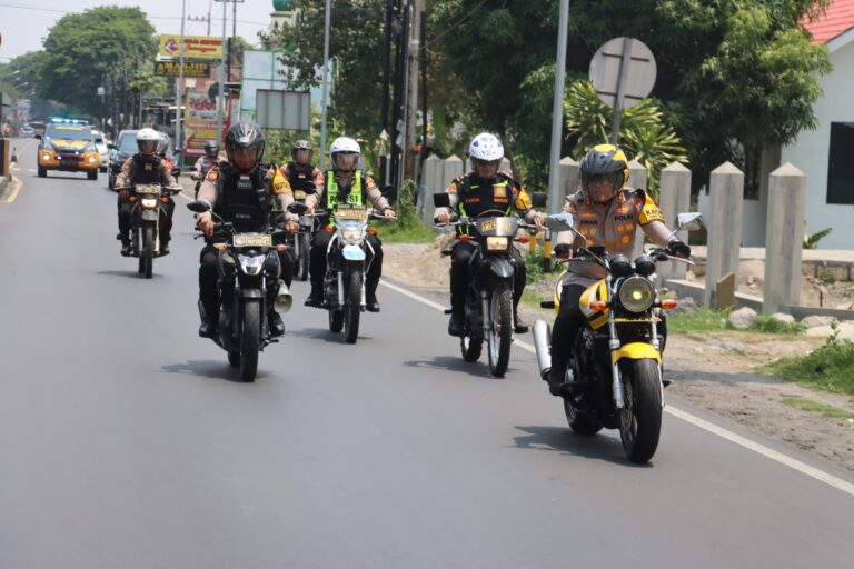 Polres Mojokerto Gelar Patroli Bermotor Pastikan Logistik Pilkada Aman