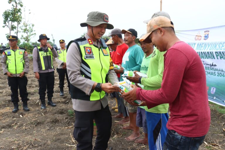 Sukseskan Asta Cita, Polres Bojonegoro Serahkan Bantuan Pertanian untuk Masyarakat