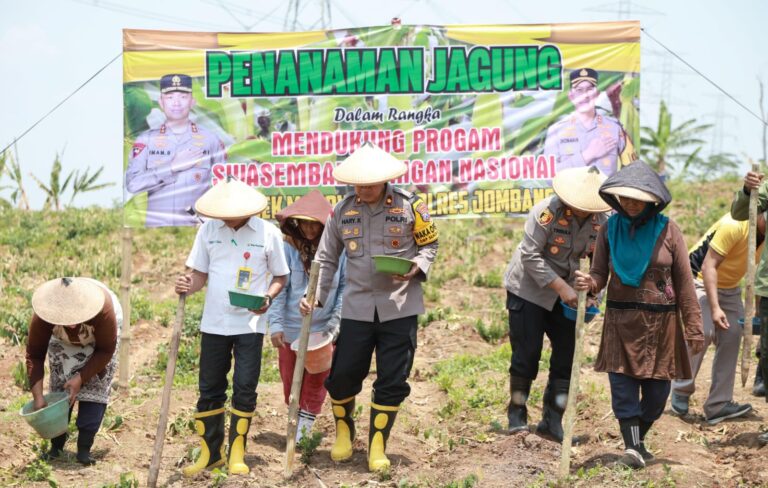 Wujudkan Swasembada Pangan, Polres Jombang Tanam Jagung di Lahan Kosong