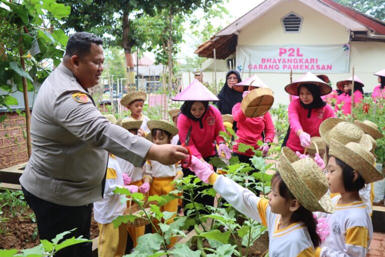 Pekarangan Pangan Lestari Polres Pamekasan Wujudkan Ketahanan Pangan Nasional