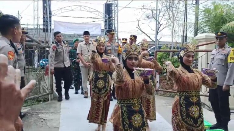 Kapolda Jatim Kunjungi TPS Unik Nuansa Pesta Pernikahan di Bangkalan