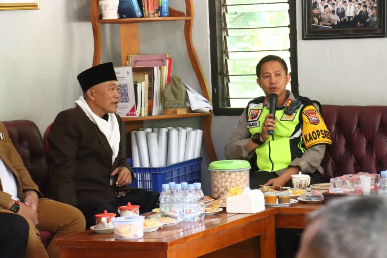 Cooling System Hadapi Pilkada 2024, Kapolres Bojonegoro Kunjungi Ponpes Al-Rosyid