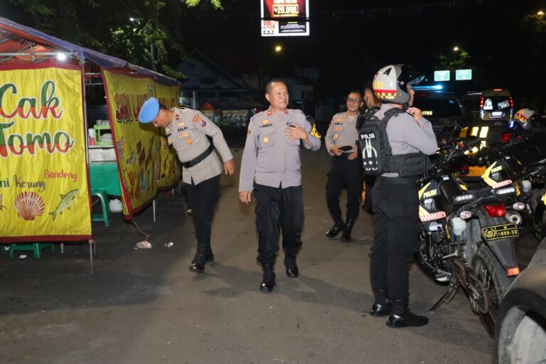 Jelang Nataru Polres Pelabuhan Tanjungperak Tingkatkan Patroli Gabungan TNI-Polri