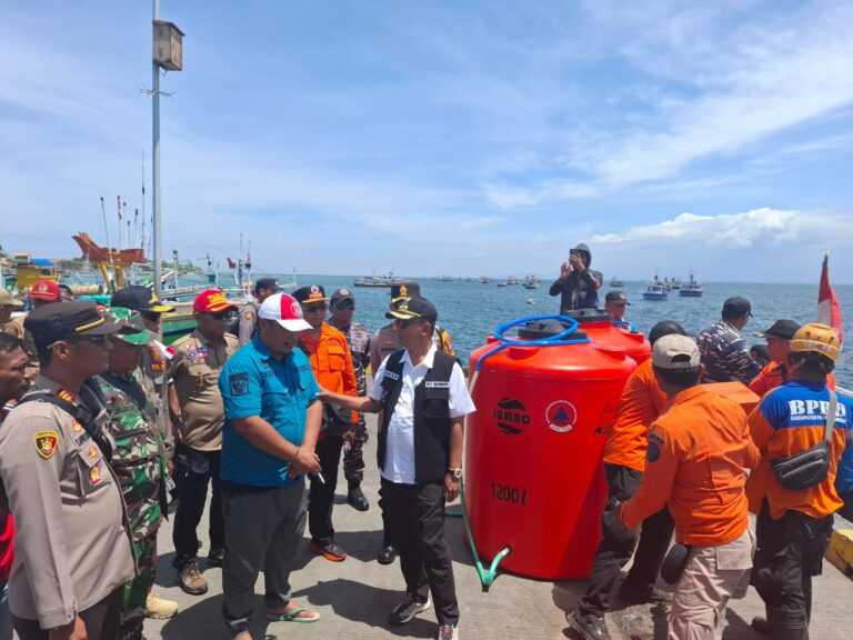 Peringati Hari Jadi Polairud ke-74, Polres Probolinggo dan Forkopimda Gelar Baksos di Pulau Gili Ketapang