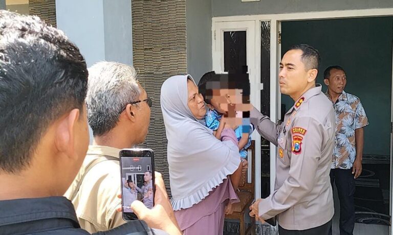 Polisi Peduli Warga, Kapolres Pacitan Santuni Anak Penderita Hidrosefalus