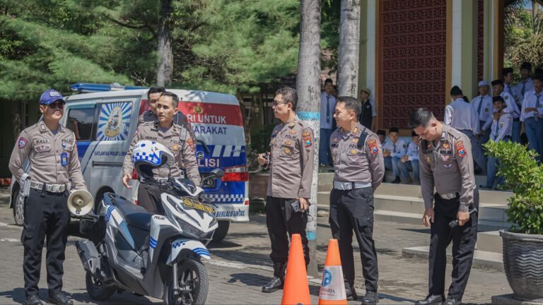 Polres Jember Maksimalkan Program Road Safety Edukasi Keselamatan Berlalulintas Bagi Pelajar dan Santri