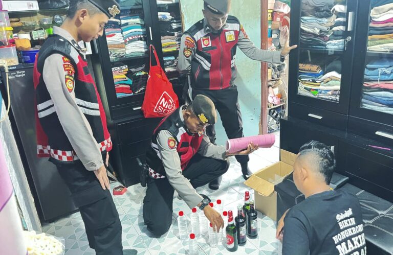 Polisi Gelar Razia Miras di Probolinggo Jaga Kondusifitas Jelang Libur Waisak