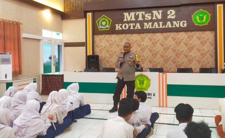 Cegah Kenakalan Remaja dan Pengaruh Narkoba, Aiptu Kholil Beri Penguatan Mental ke Siswa Kelas IX MTsN 2 Kota Malang