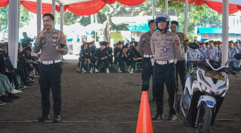 Polres Jember Gelar ‘Pondok Pesantren Road Safety’ Ajak Santri Jadi Pelopor Tertib Lalu Lintas