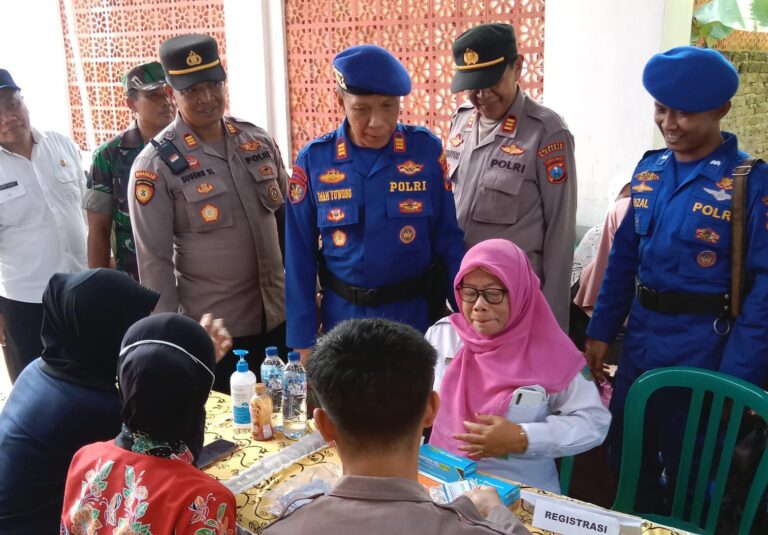 Polresta Sidoarjo Berbagi 100 Paket Sembako Saat Gelar Baktikes Hari Bhayangkara ke-79