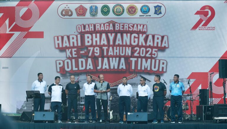 Soliditas Polda Jatim Bersama TNI dan Forkopimda Olahraga Bersama Sambut Hari Bhayangkara ke-79