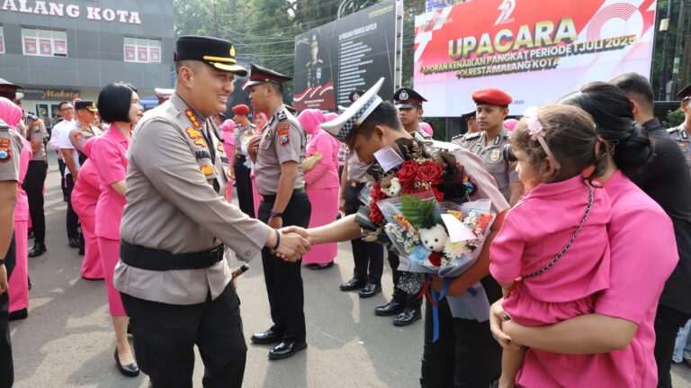 Hari Bhayangkara ke-79: Kapolresta Malang Kota Naikan Pangkat 54 Personel, Satu Pejabat Utama Menjadi Kompol