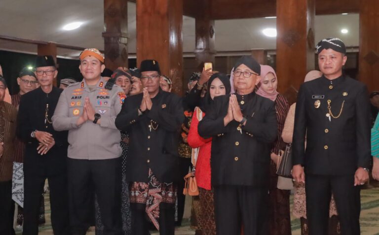 Sinergitas TNI Polri dan Forkopimda Blitar Gelar Brokohan di Harlah Pancasila